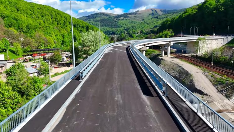 VIDEO Centura Comarnic ar putea fi gata până la finalul lunii august. Când se așterne ultimul strat de asfalt pe întregul traseu