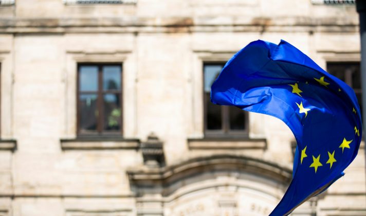 Fitch: Măsurile europene menite să atenueze impactul creşterii preţurilor energiei ar putea afecta finanţele publice