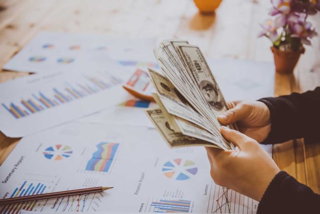 Cum aleg firmele între factoring și scontare în funcție de tipul clienților