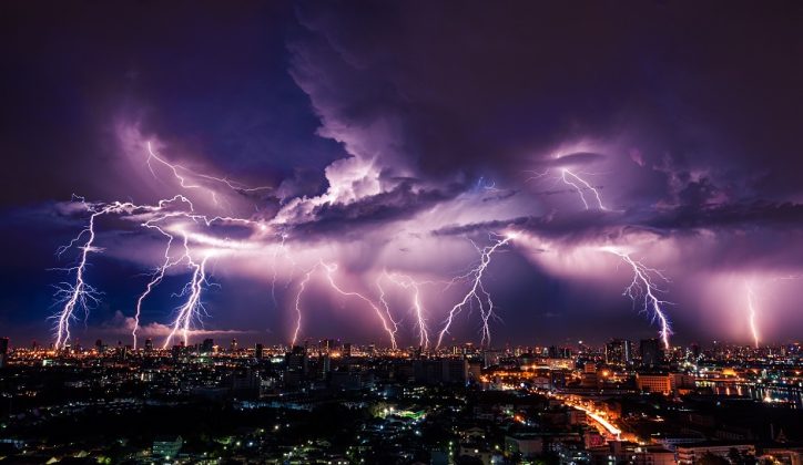 Românii sunt din ce în ce mai conștienți de fenomenele meteo extreme A scăzut numărul celor care cred că locuințele lor sunt pregătite pentru a face față schimbărilor climatice – sondaj IRES