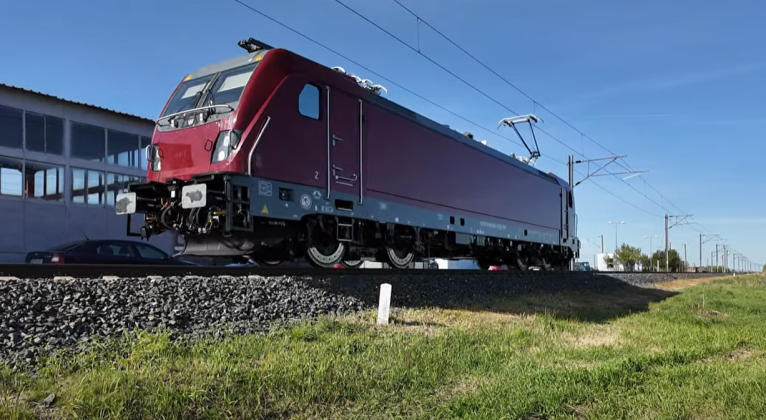 FOTO Super-locomotiva fabricată pentru România care poate atinge 200 km/oră, în teste la Făurei