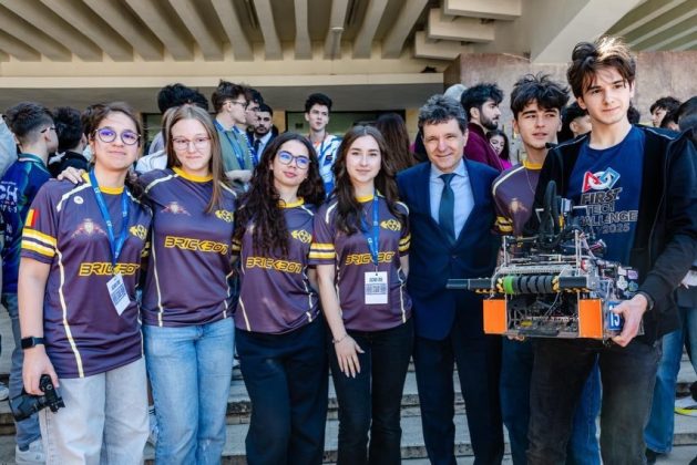 Nicuşor Dan – mesaj pentru elevii participanţi la campionatul de robotică din SUA: România e mândră de voi