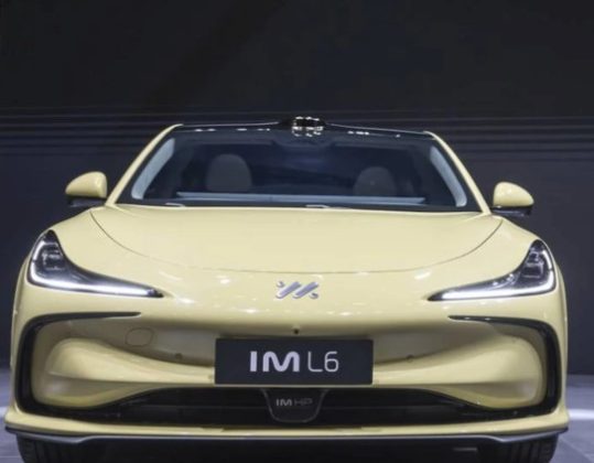 Gigantul auto chinez Xpeng negociază cu Volkswagen şi alţi producători pentru cumpărarea unei fabrici în Europa