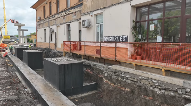 VIDEO Calea ferată Caransebeș – Timișoara – Arad: WeBuild montează noua pasarelă pietonală în stația Timișoara Est