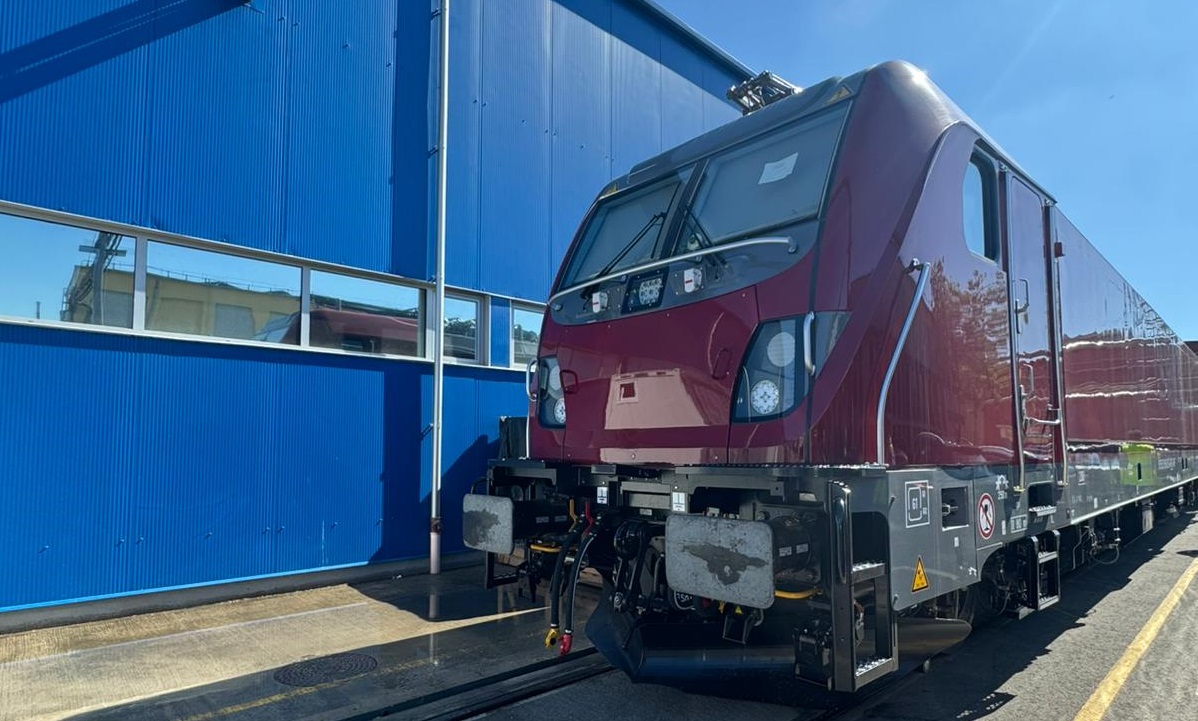 FOTO Primele două locomotive Alstom fabricate pentru România au fost recepționate preliminar - Economica.net