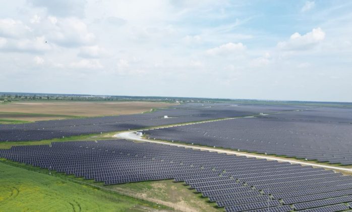 Cel mai bogat ucrainean ajunge la 300 MW instalați în regenerabile în România. Parcul fotovoltaic de 126 MW de lângă București a primit licența