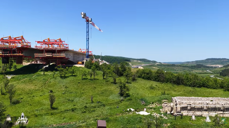VIDEO Autostrada Transilvania: Cum arată podul spectaculos făcut peste cimitir la Nădășelu