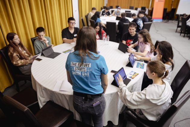 Educație în IT. UiPath Foundation lansează primul curriculum de literație în AI dezvoltat special pentru sistemul public de educație din România
