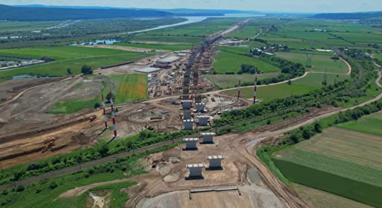 FOTO Provocare monumentală pentru Umbrărescu pe Autostrada Moldovei A7: Finalizarea în două luni și jumătate a 22 de kilometri