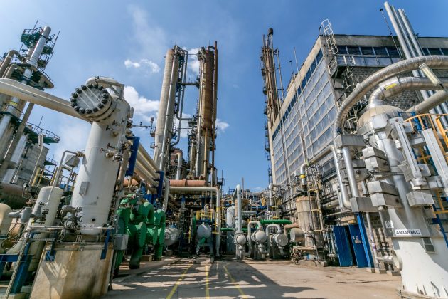 Bolojan anunță când se va încheia afacerea prin care Romgaz preia combinatul Azomureș. Reînceperea producției va mai dura însă