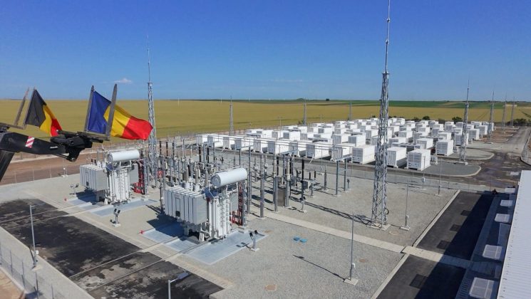 Instalație modernă de baterii stocare energie de 300 MWh la Gura Ialomiței, construită de Electrogrup pentru Aukera Energy, în șantier industrial. | sursa foto: Economica