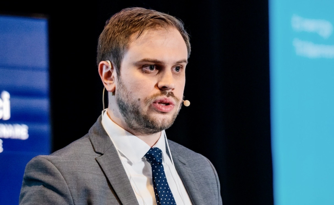 Ultimul nume vehiculat pentru postul de ministru al Energiei: Andrei Covatariu – surse. Are 38 de ani, master în energie nucleară și un CV lung