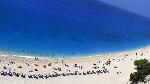 Turismul în Grecia se menține puternic în 2026, deși turiștii se schimbă