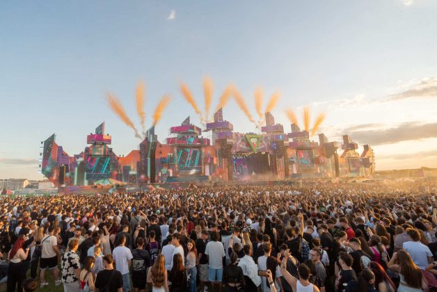 Efectul Nibiru la Costinești: Cât a ajuns să coste cazarea la Beach, Please! după ce Selly a cerut public „prețuri corecte”