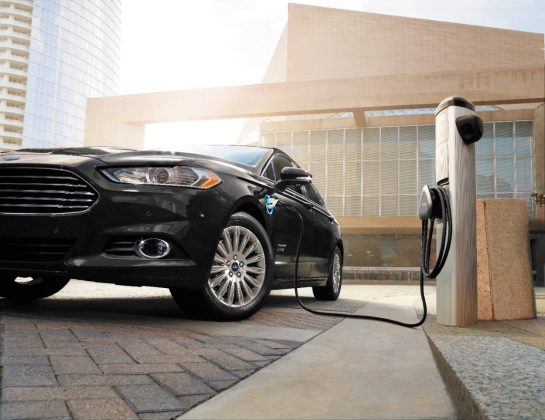 Baterie pe roţi – Suedia îşi alimentează locuinţele cu electricitatea provenită de la maşinile electrice