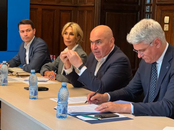 Ilie Bolojan le-a spus sindicatelor că PNL va vota Legea salarizării în varianta agreată cu Comisia Europeană