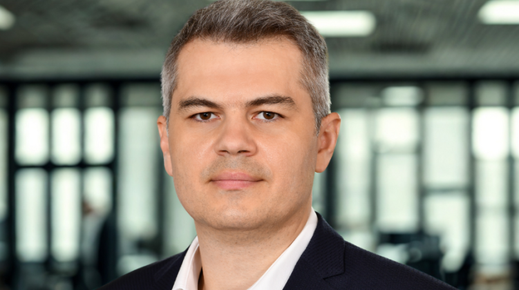 Dobânzile mai mari din SUA nu înseamnă automat scăderi pe bursă. Ce trebuie să urmărească investitorii români care investesc pe Wall Street – Analiză Investimental