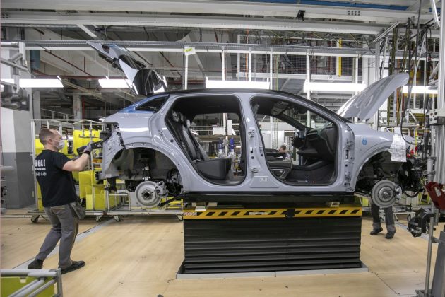 Pariul de 26 de miliarde de euro: Renault a transformat Franța în „fortăreața” sa electrică