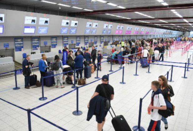DNSC: Conectarea la reţele Wi-Fi gratuite din aeroporturi, hoteluri și cafenele poate expune datele personale şi financiare unor riscuri semnificative