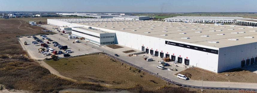Cifra de afaceri din industrie a scăzut cu 0,5%, în primul semestru – date INS
