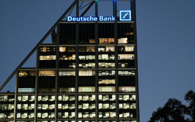 Profitul Deutsche Bank, cel mai mare grup bancar din Germania, aproape de un nivel record în trimestrul doi din 2026