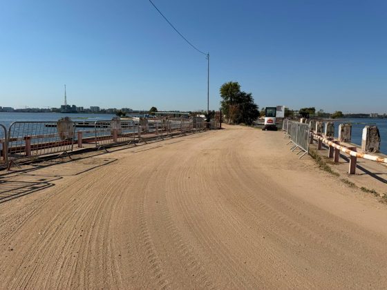 FOTO Lacul Morii București. Încep lucrările la podul către insuliță