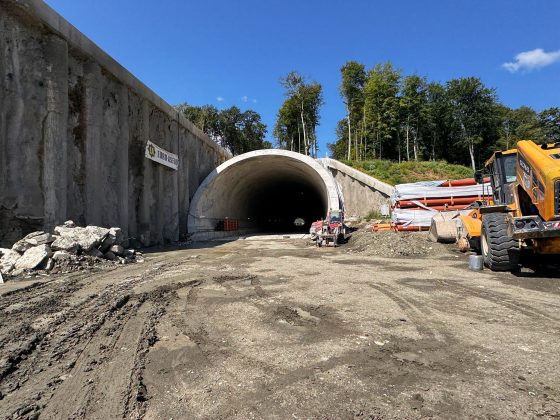 FOTO Autostrada A1 Lugoj – Deva. Doar 107 metri până la străpungerea tunelului de doi kilometri
