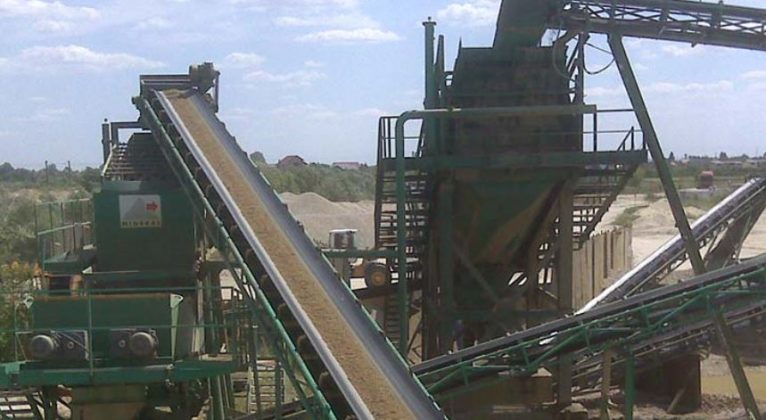 Strabag a cumpărat cu 1 milion euro părţile sociale deţinute de o altă firmă din grup la Mineral Rom şi pregăteşte o consolidare intragrup