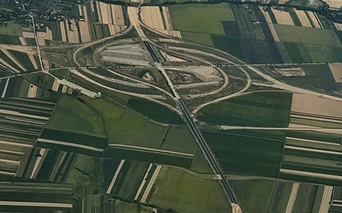 Asfalt turnat la cel mai mare nod rutier turbion din România pe Autostrada Moldovei A7