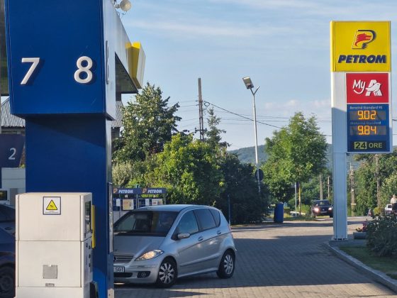 Nouă scumpire a carburanților azi dimineață. Benzina a sărit pragul de 9 lei pe litru, motorina se apropie rapid de 10 lei