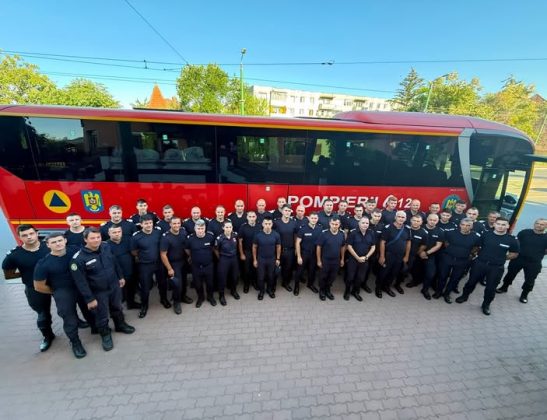 Un nou contingent de pompieri români pleacă în Franţa pentru continuarea misiunii de combatere a incendiilor de pădure
