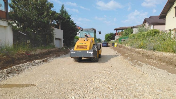 PMB a intrat cu lucrările de modernizare pe 13 dintre străzile cartierului Henri Coandă. 40 de utilaje sunt puse la treabă (FOTO)