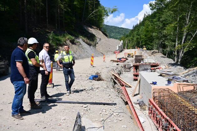 „Autostrada” din Valea Doftanei: Construcții Erbașu a ajuns la un stadiu de 23% la drumul județean care leagă Prahova de Brașov