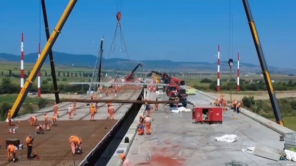 VIDEO Autostrada A7 Focșani – Bacău: 1000 de muncitori mobilizați pe lotul 3 pentru finalizarea lucrărilor până la sfârșitul lunii