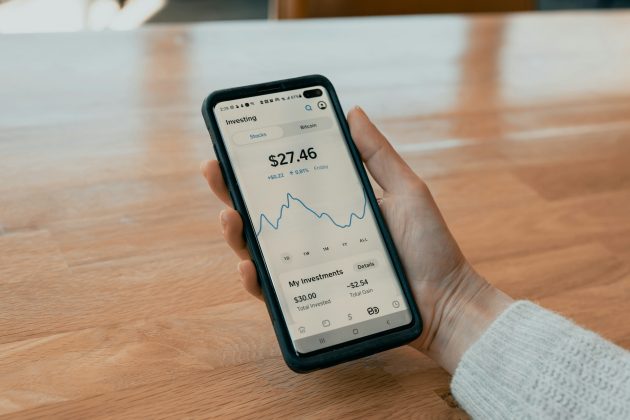 Revoluția aplicațiilor financiare și de divertisment schimbă comportamentul de consum mobil