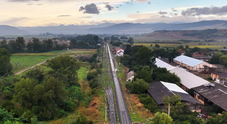 Lucrări de eliminare a restricțiilor de viteză pe 77 km de cale ferată din România