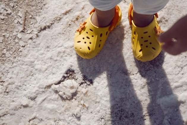 Top 7 modele de Crocs pentru copii, rezistente și ușor de întreținut