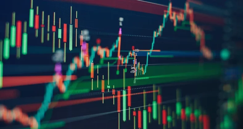 Între 70% și 90% dintre conturile de retail pierd bani din tranzacționarea CFD-urilor. Experții avertizează asupra recomandărilor promovate de influencerii financiari