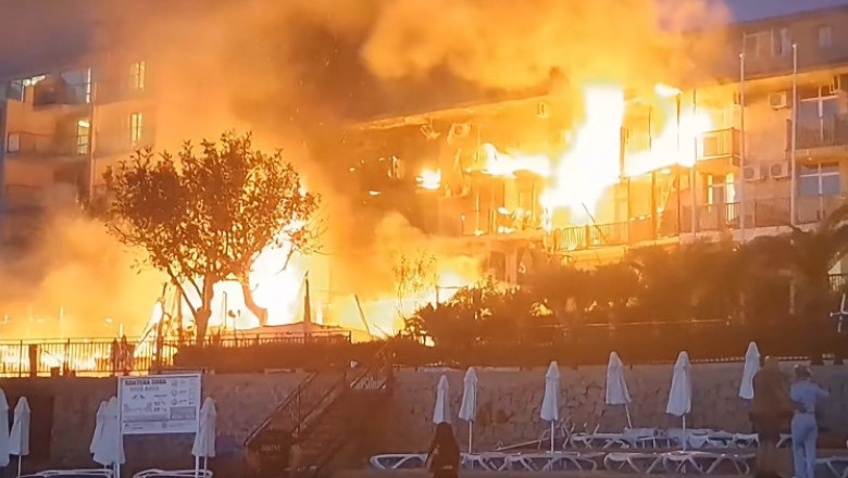 Incendiu la restaurantul Apollon din Sozopol; zeci de turiști evacuați din hoteluri