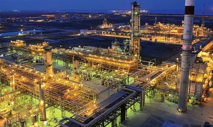 Atac cu dronă asupra unei uriașe rafinării Aramco. Tensiuni majore pe piața petrolului după izbucnirea unui incendiu la zori
