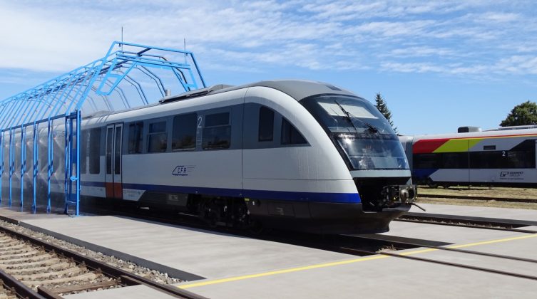 Săgeți albastre – Electroputere VFU Pașcani. 40 automotoare Siemens Desiro SR20D sunt gata să iasă pe șine după ce au finalizat reviziile (CFR Călători)