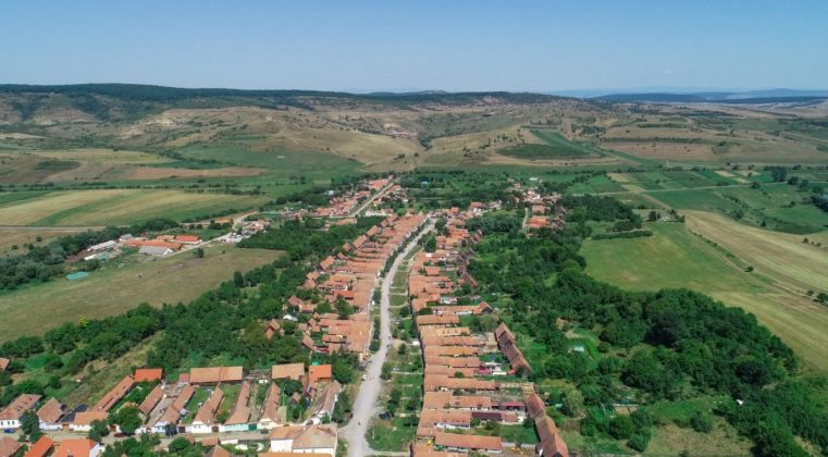 Case tradiționale din Viscri, vândute la preț de vile în zona Pipera