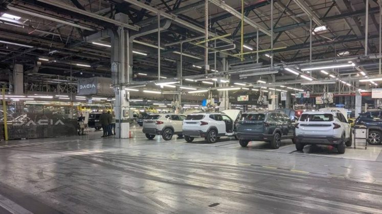 Mesaje clare ale șefilor Dacia către autorități: „Nu există modele noi în pregătire pentru Mioveni”. „Producția scade și va trebui să dăm oamenii afară”