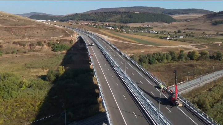 Umbrărescu a mobilizat 690 de muncitori pe șantierul din Autostrada Transilvania, ajuns la 99,2%