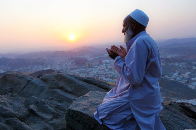 Coaliţia militară din Golf condusă de Arabia Saudită îi acuză pe rebelii houthi că au lansat o dronă asupra oraşului Mecca