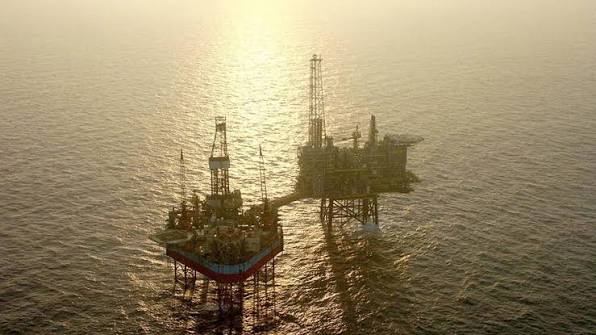 KazMunayGas suspendă un acord de explorare cu Lukoil în Marea Caspică