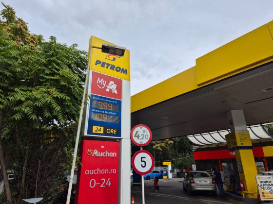 PREMIERĂ Benzina s-a scumpit azi și a sărit de pragul de 10 lei pe litru