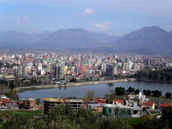 „Revoluția Flamingo”, protest de 100 de zile în Albania împotriva unui proiect imobiliar american
