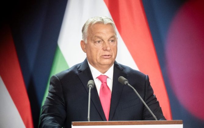 Viktor Orban s-a întors. Fostul lider „organizează” rezistența din Ungaria împotriva „recolonizării”