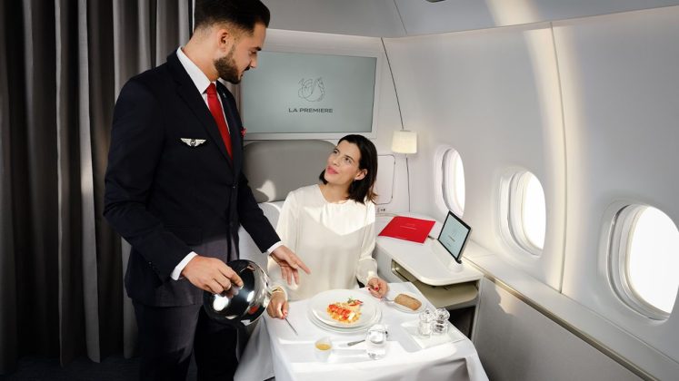 Giganții din transportul aerian se luptă tot mai acerb pentru pasagerii premium. Ce sunt pregătiți să le ofere clienților cu bani